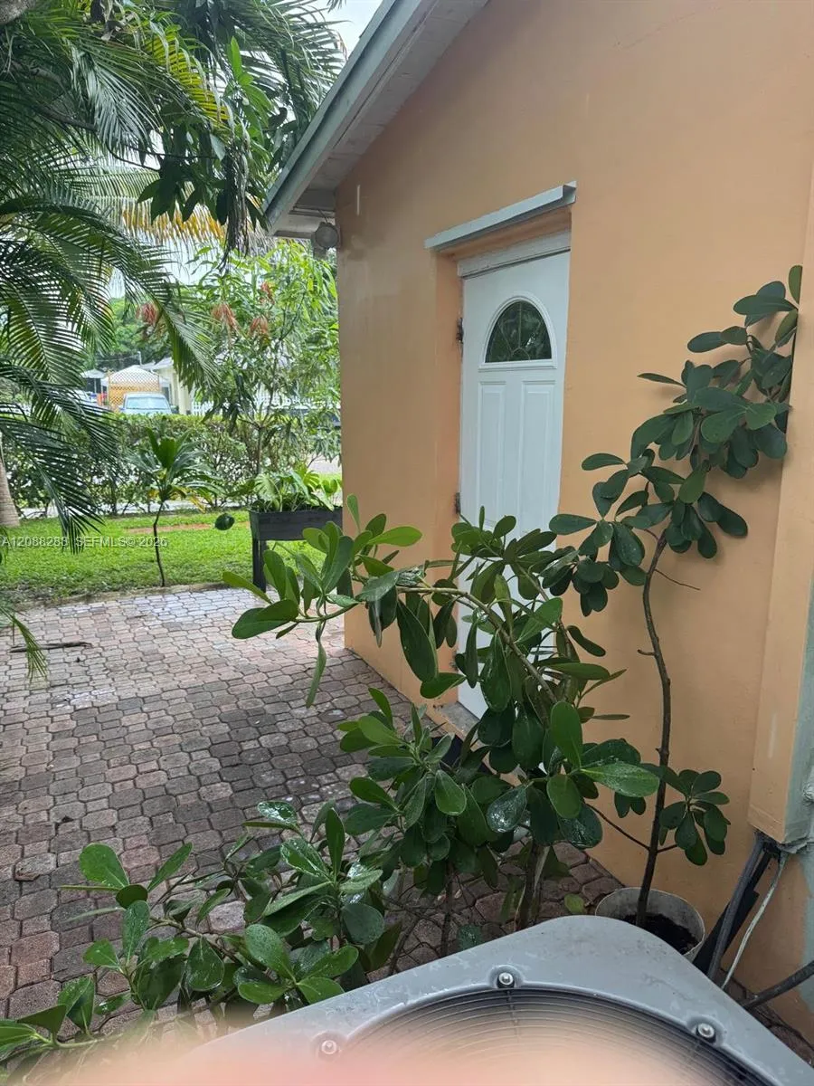 1281 NE 210th Ter #B Miami, FL 33179