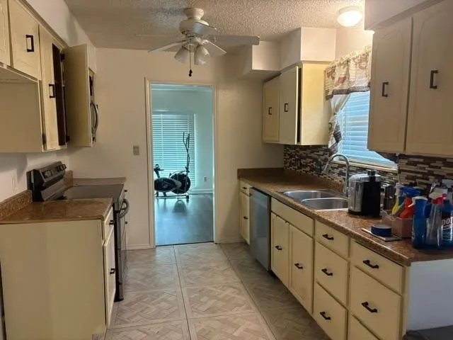 2011 Elmridge Drive Arlington, TX 76012