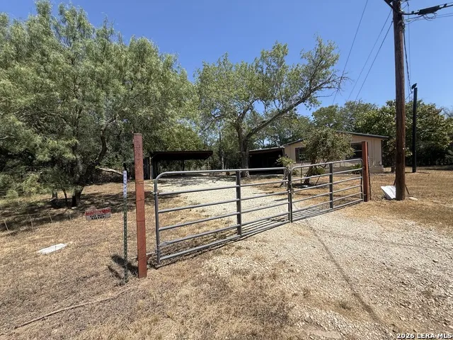 245 Bandera Bandera, TX 78003