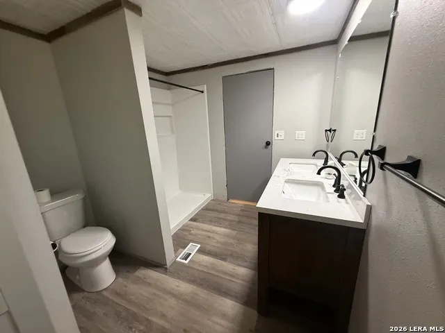 245 Bandera Bandera, TX 78003