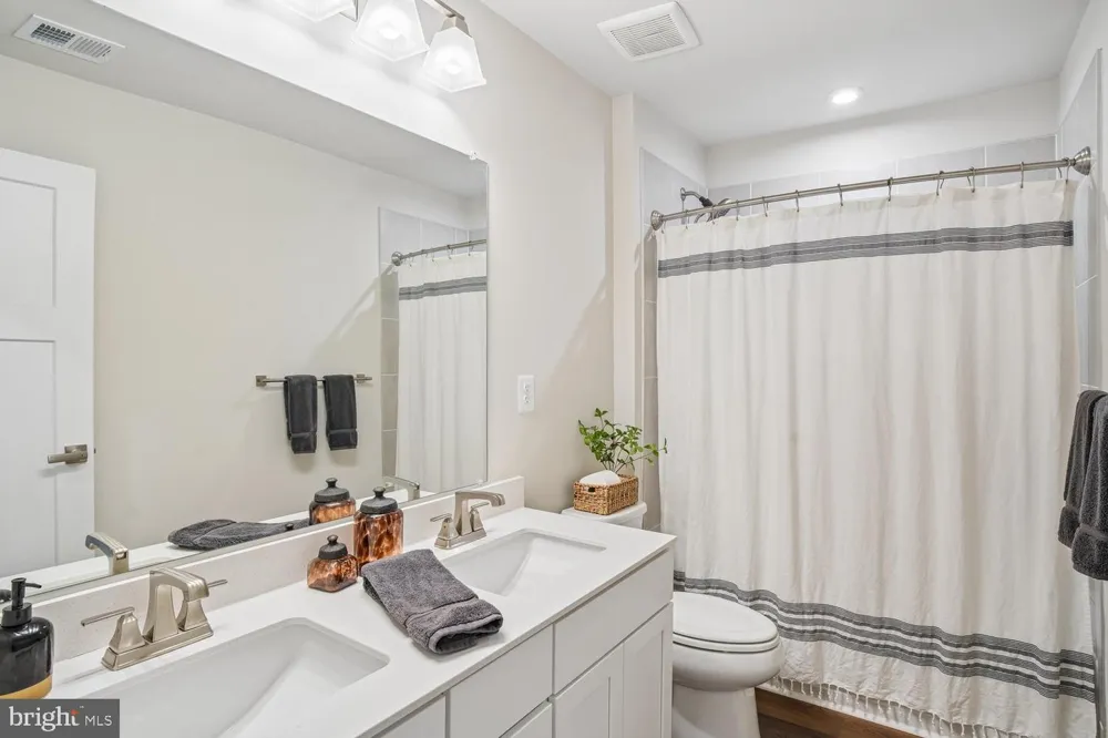 242 PERRYS RETREAT BOULEVARD Grasonville, MD 21638