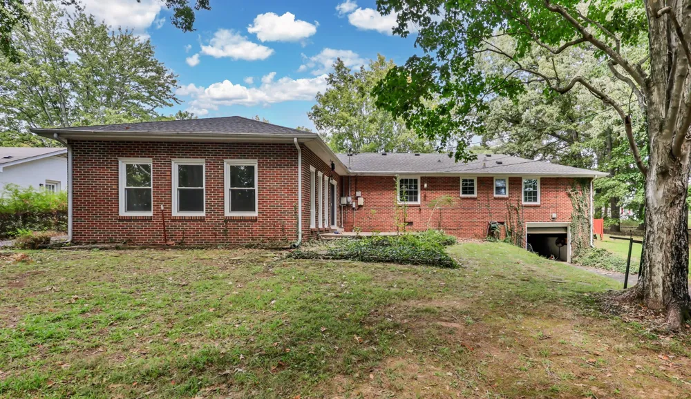 2097 Post Rd Clarksville, TN 37043