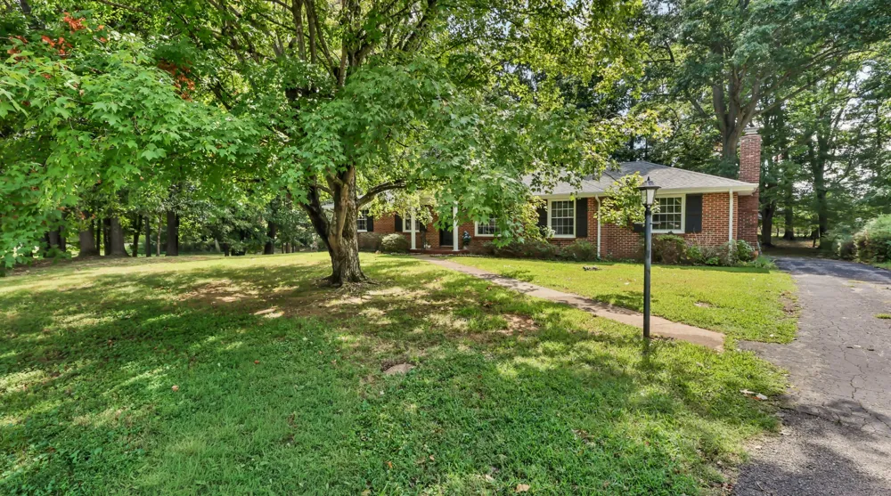 2097 Post Rd Clarksville, TN 37043