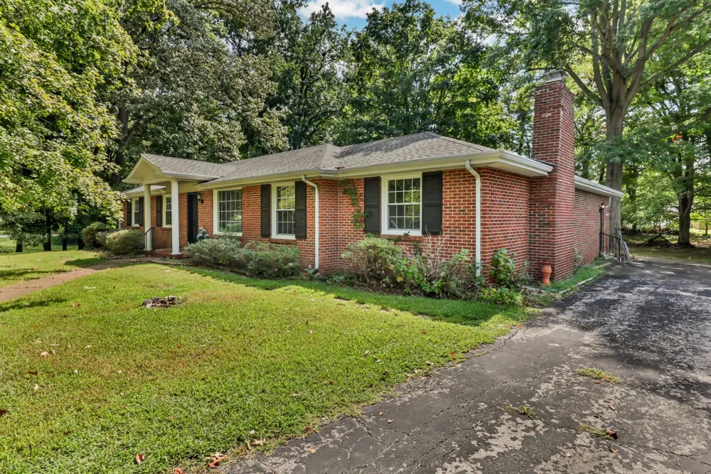 2097 Post Rd Clarksville, TN 37043