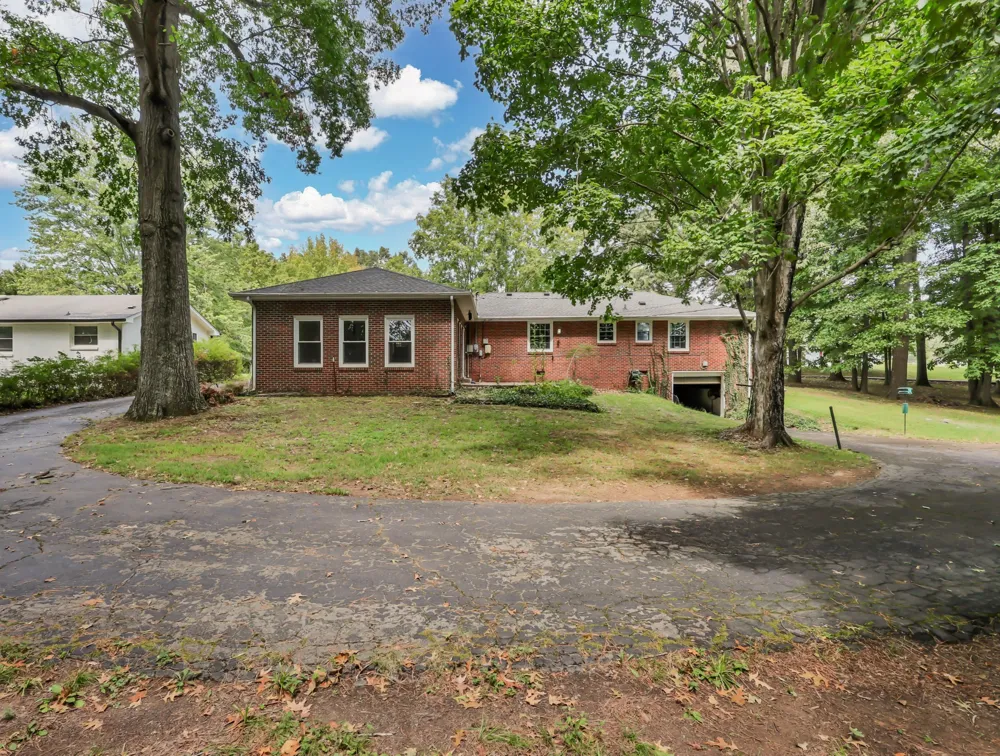 2097 Post Rd Clarksville, TN 37043