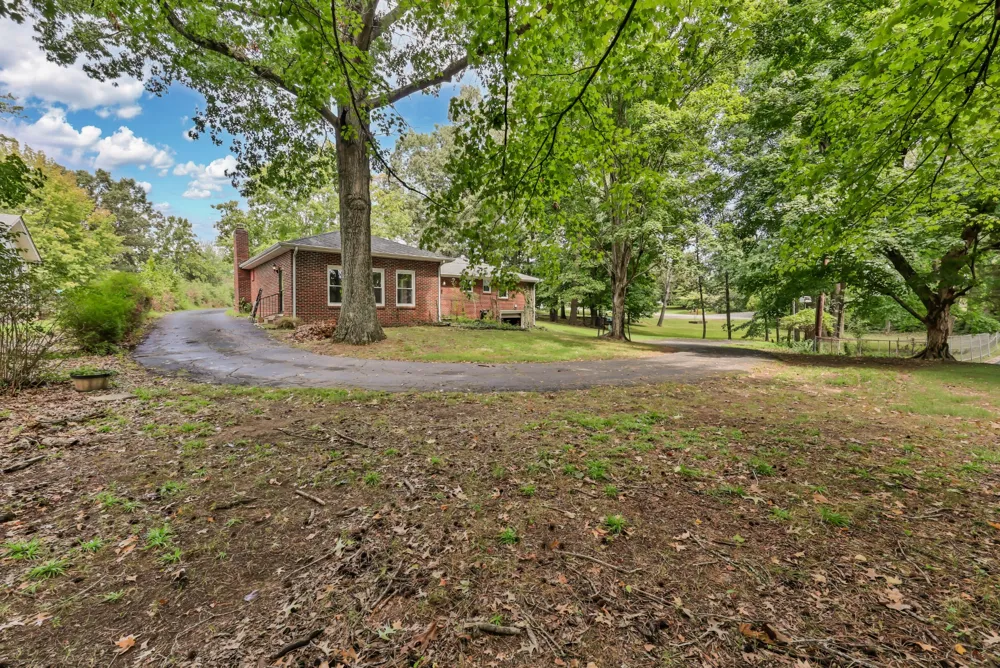 2097 Post Rd Clarksville, TN 37043