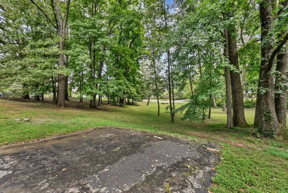 2097 Post Rd Clarksville, TN 37043