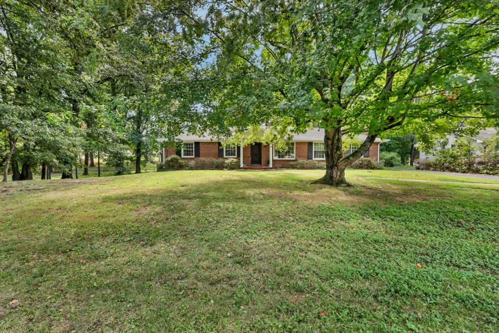 2097 Post Rd Clarksville, TN 37043