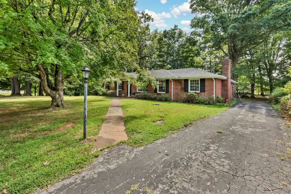 2097 Post Rd Clarksville, TN 37043