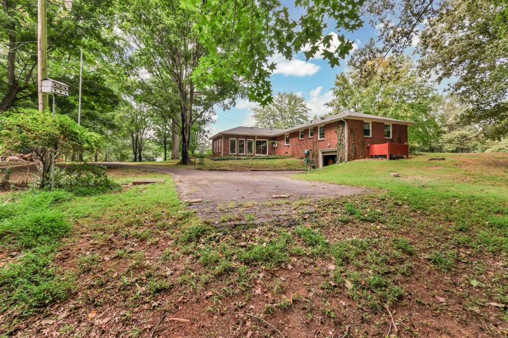 2097 Post Rd Clarksville, TN 37043