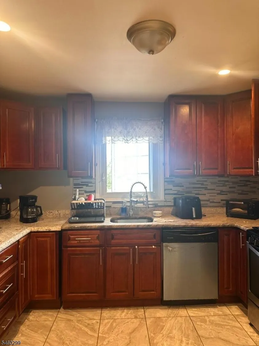 428 Doyle St Elizabeth City, NJ 07206