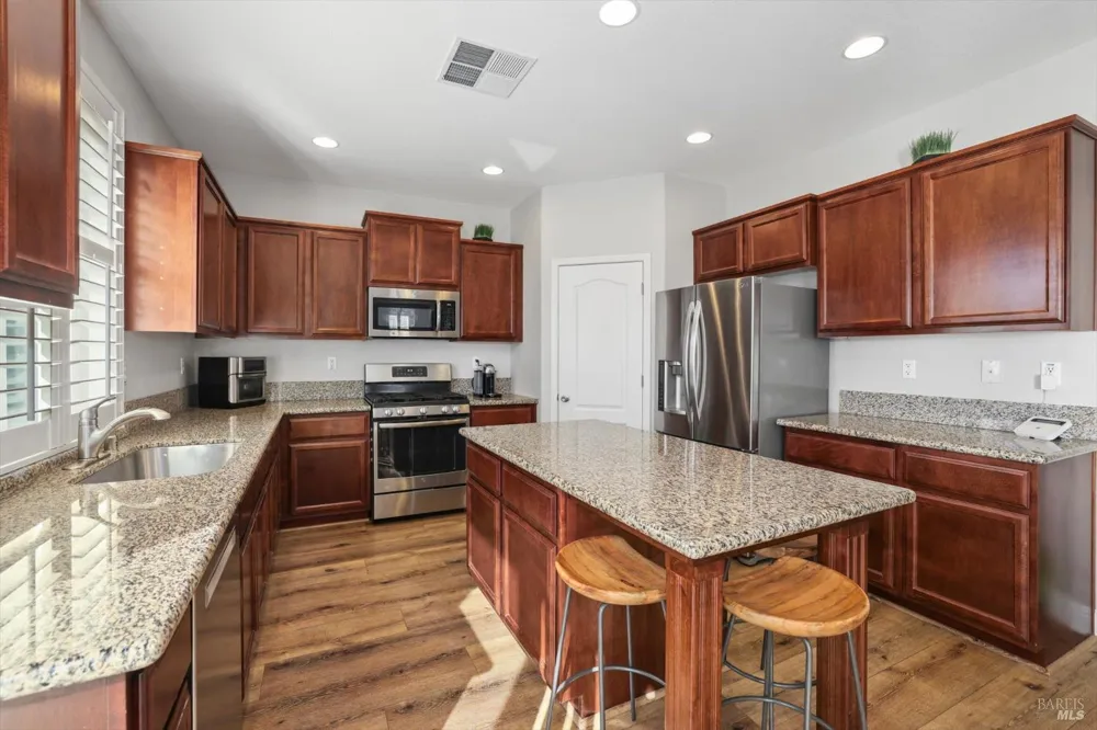 173 Via Del Sol Vacaville, CA 95687