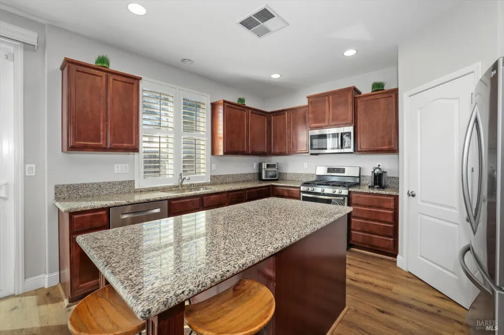 173 Via Del Sol Vacaville, CA 95687