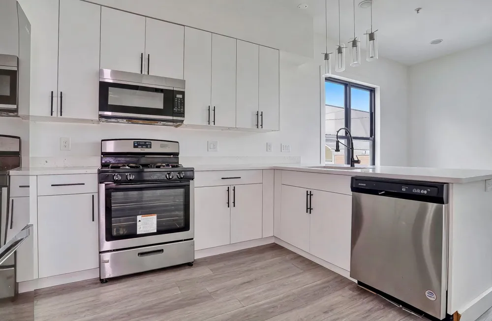 425 AVENUE C Bayonne, NJ 07002