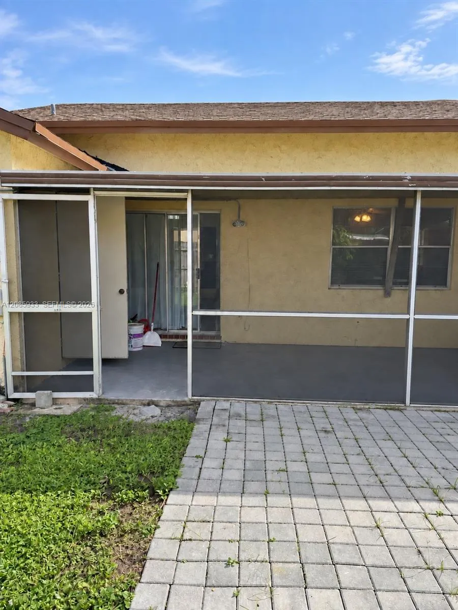 401 NW 43rd St Deerfield Beach, FL 33064