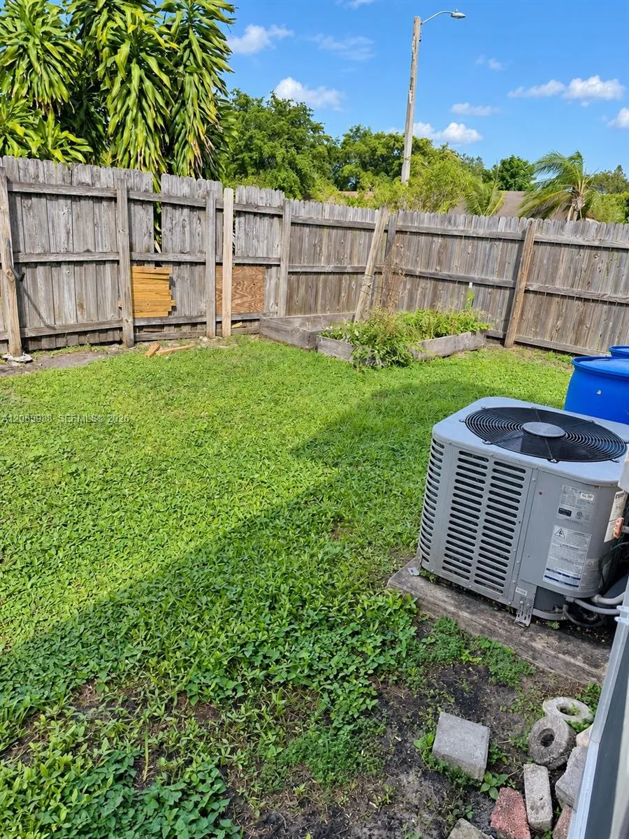 401 NW 43rd St Deerfield Beach, FL 33064