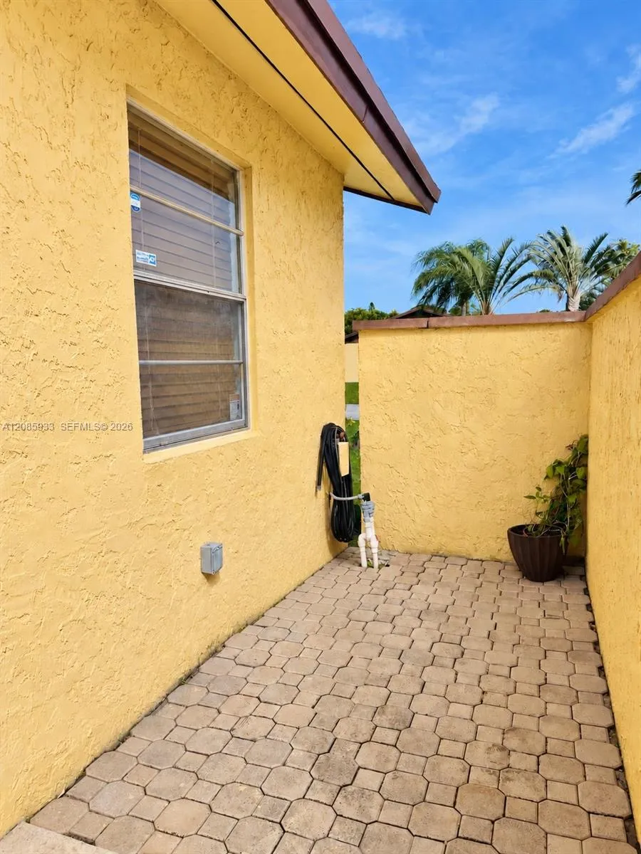 401 NW 43rd St Deerfield Beach, FL 33064