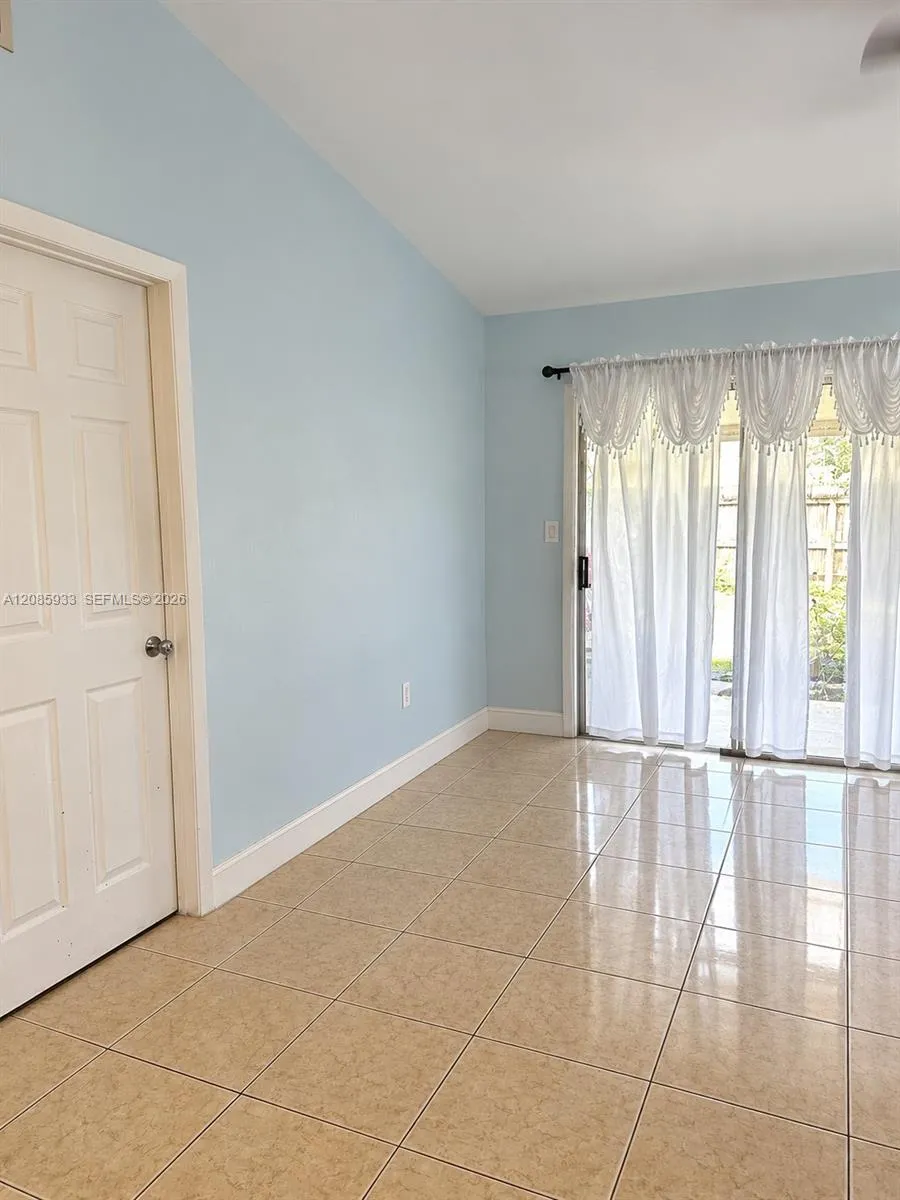 401 NW 43rd St Deerfield Beach, FL 33064