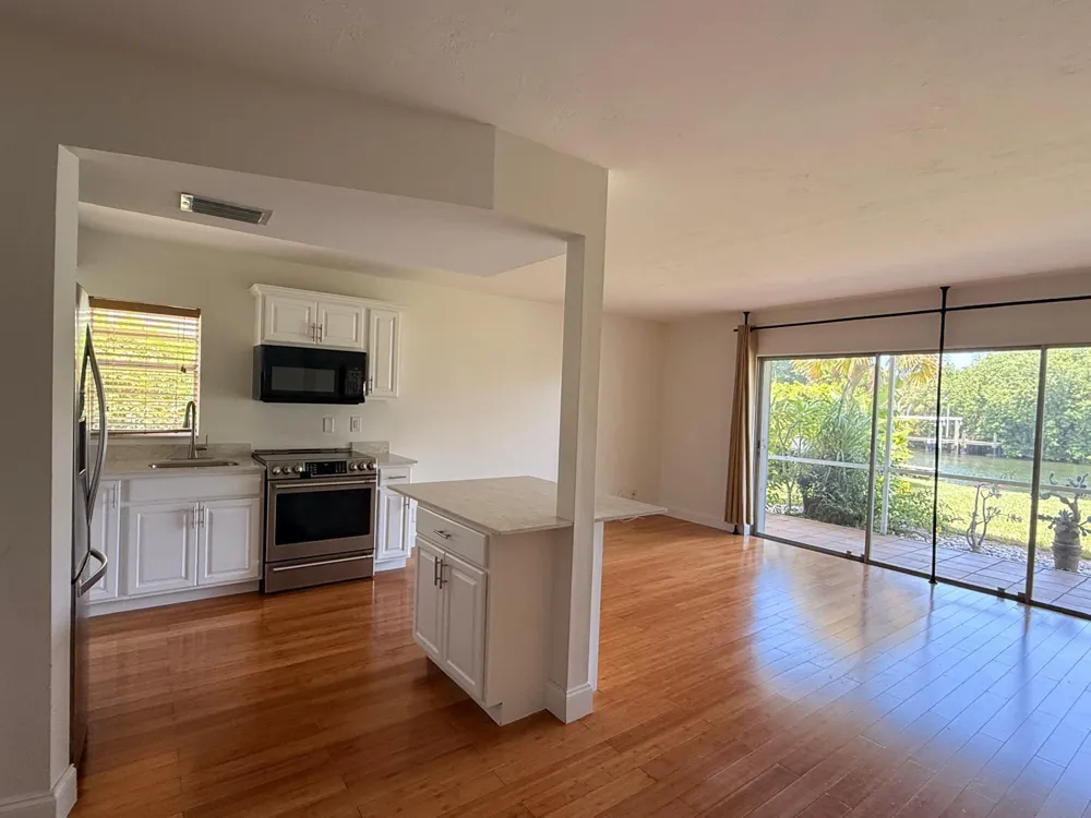 342 Southwind Drive #101 North Palm Beach, FL 33408