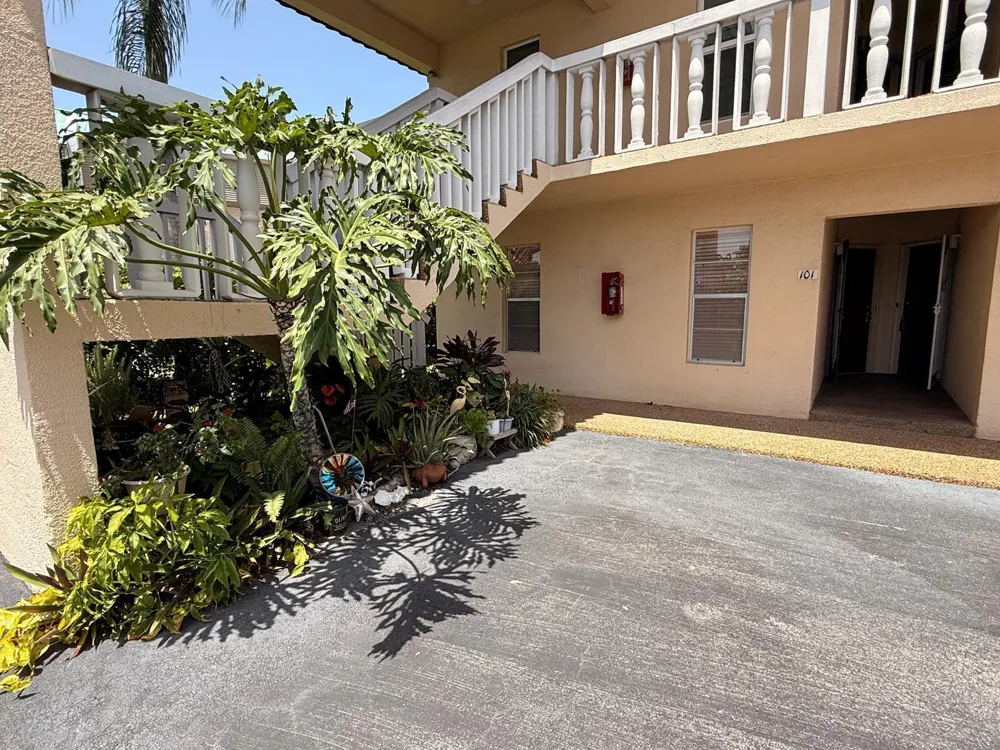 342 Southwind Drive #101 North Palm Beach, FL 33408