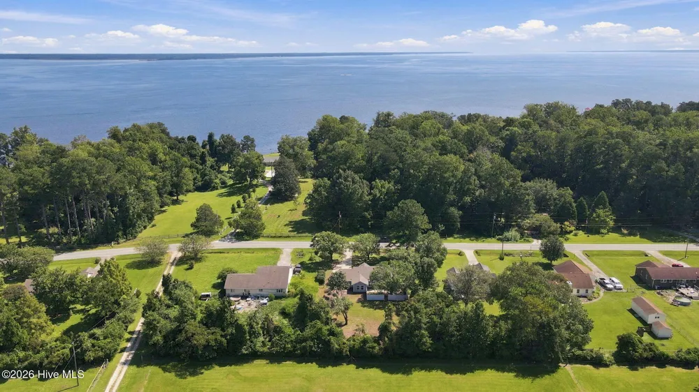 4511 Rivershore Drive New Bern, NC 28560