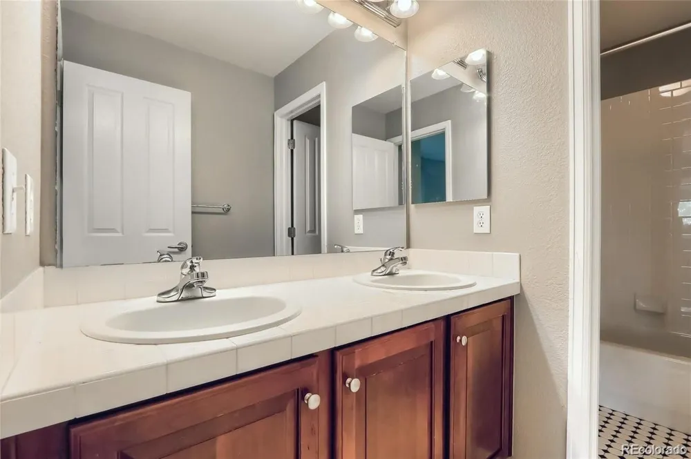 5289 Windflower Lane Highlands Ranch, CO 80130