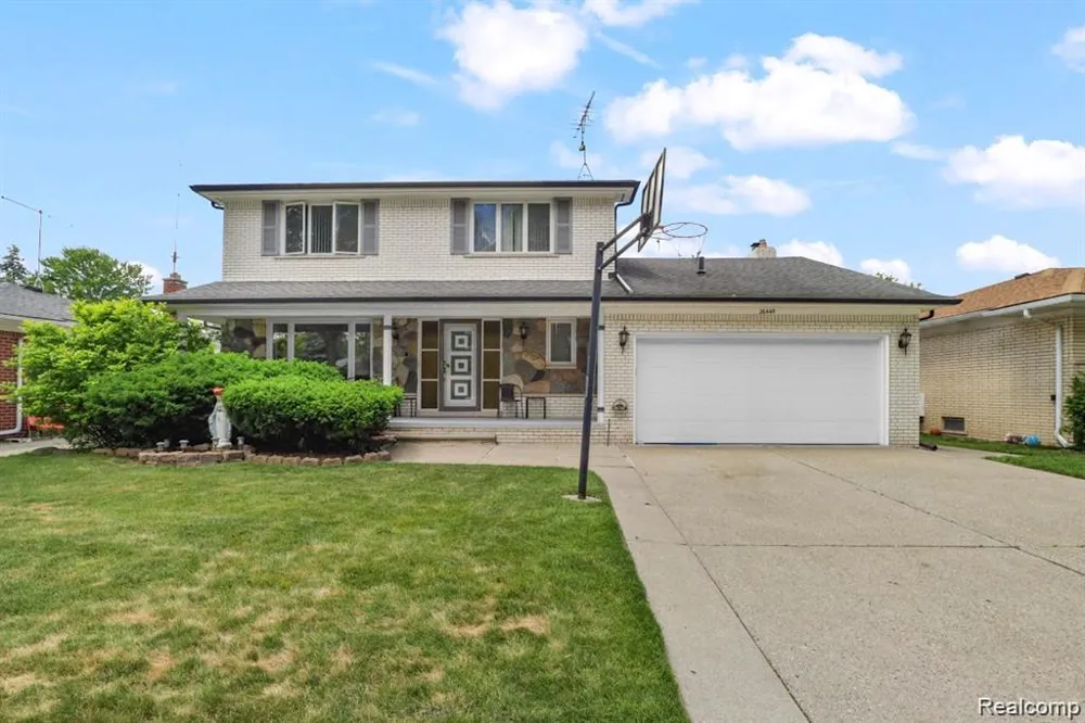 26449 haverhill Warren City, MI 48091