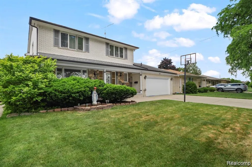 26449 haverhill Warren City, MI 48091