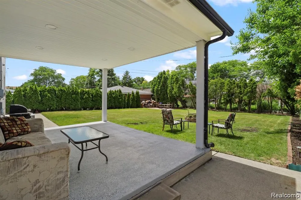 26449 haverhill Warren City, MI 48091