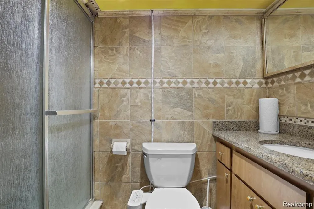 26449 haverhill Warren City, MI 48091