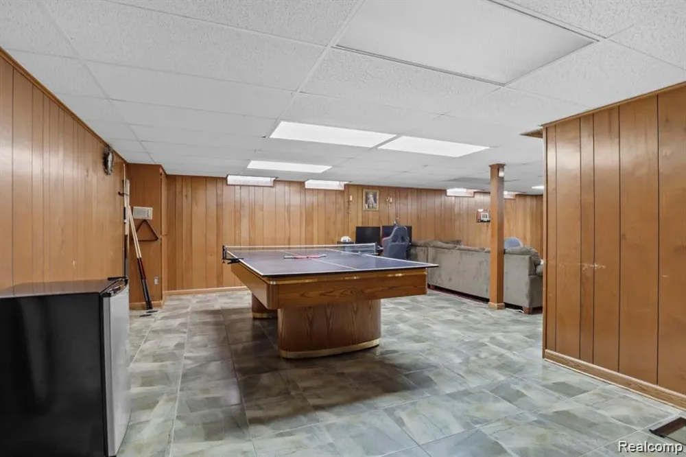 26449 haverhill Warren City, MI 48091