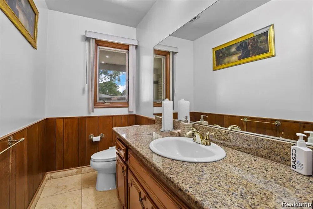 26449 haverhill Warren City, MI 48091