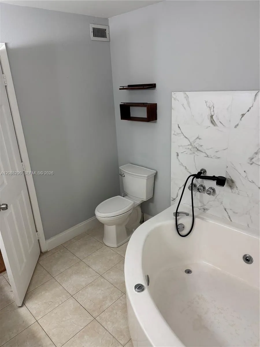 25 Deer Creek Rd #C102 Deerfield Beach, FL 33442