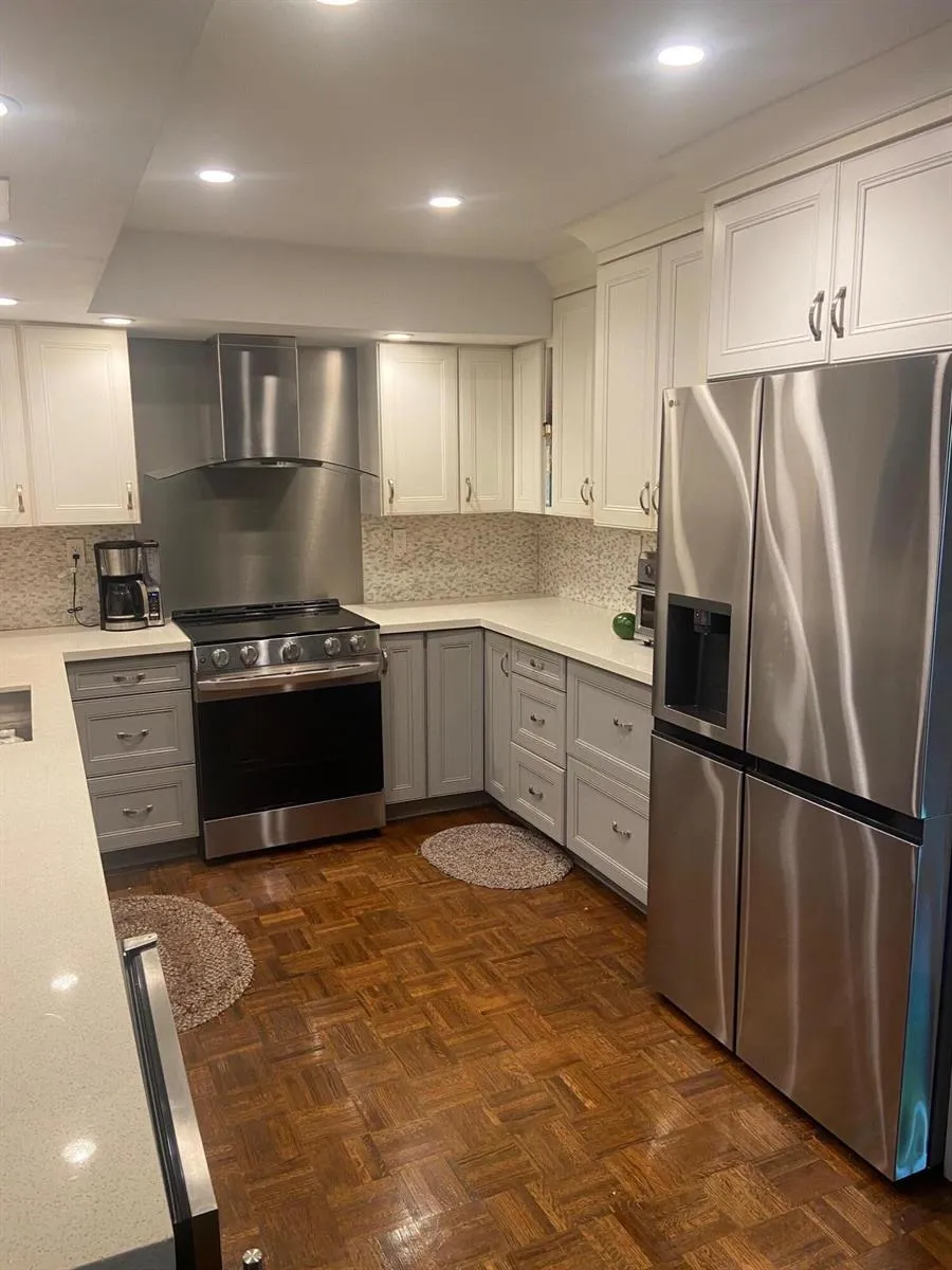6995 SW 67TH AVENUE South Miami, FL 33143