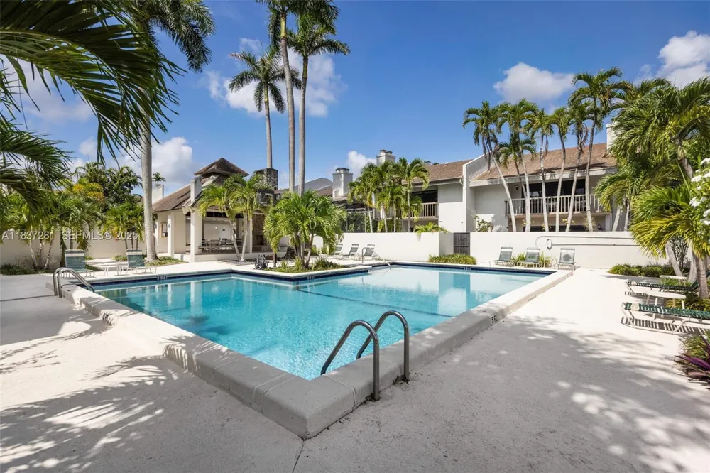 6995 SW 67TH AVENUE South Miami, FL 33143