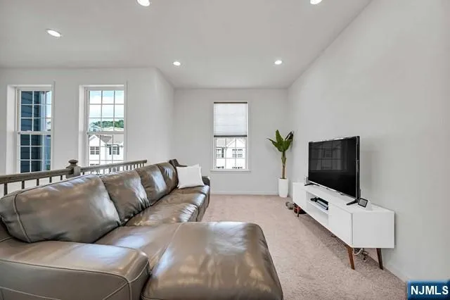81 Sequoia Drive Cedar Grove, NJ 07009