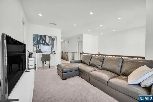 81 Sequoia Drive Cedar Grove, NJ 07009