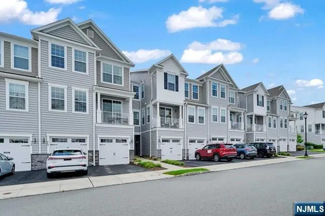 81 Sequoia Drive Cedar Grove, NJ 07009