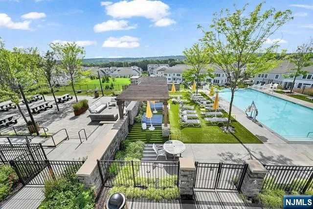 81 Sequoia Drive Cedar Grove, NJ 07009