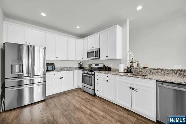 81 Sequoia Drive Cedar Grove, NJ 07009