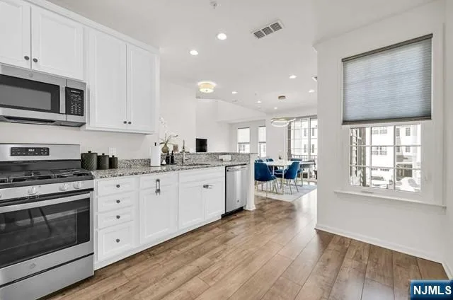 81 Sequoia Drive Cedar Grove, NJ 07009