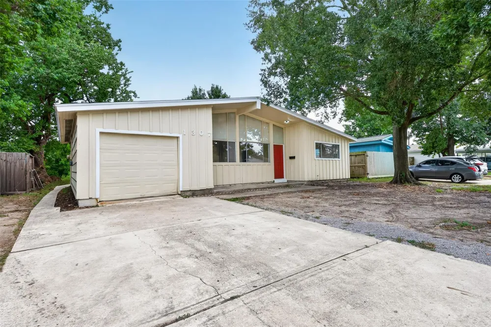 1307 Camden Road Pasadena, TX 77502