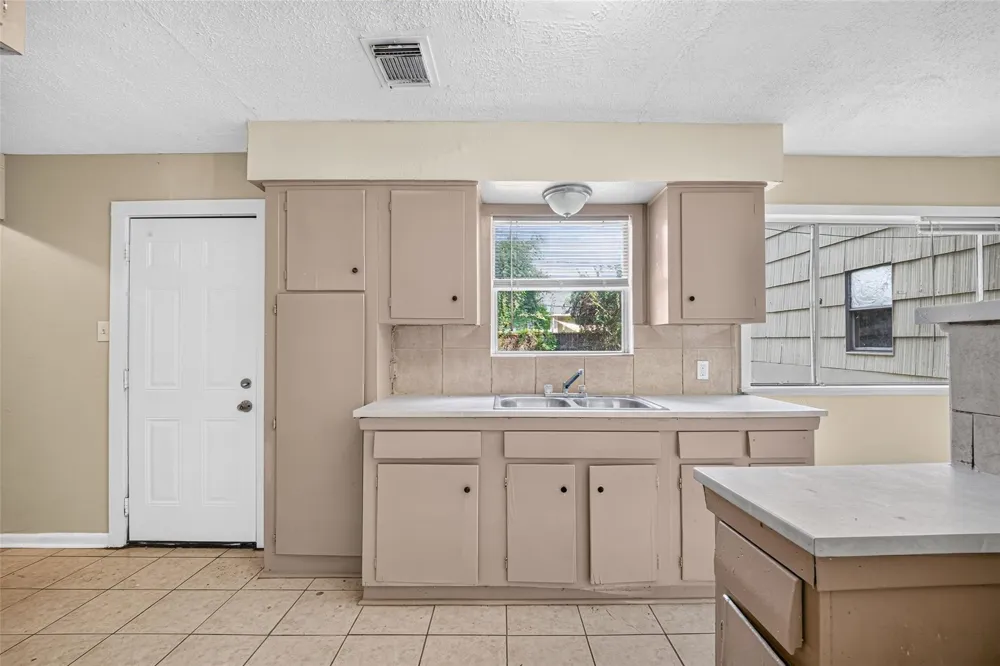 1307 Camden Road Pasadena, TX 77502