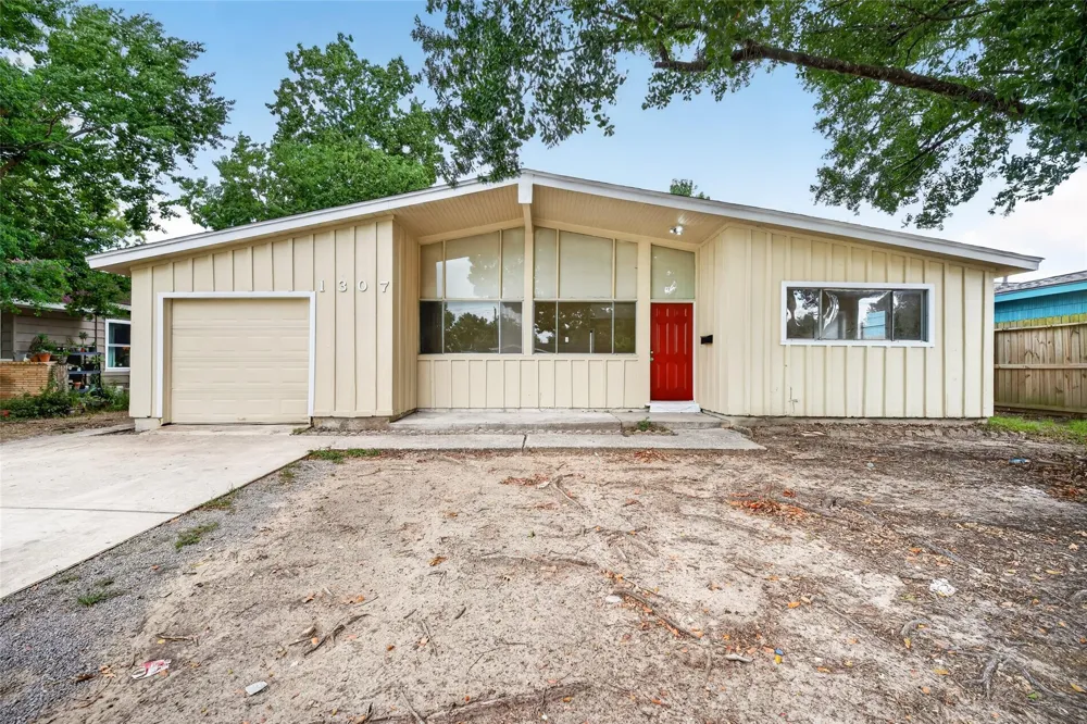 1307 Camden Road Pasadena, TX 77502