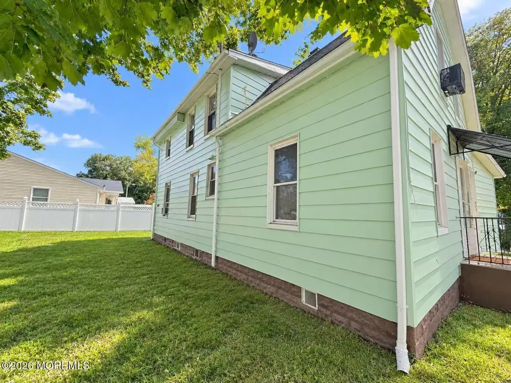 26 Hamilton Road Englishtown, NJ 07726
