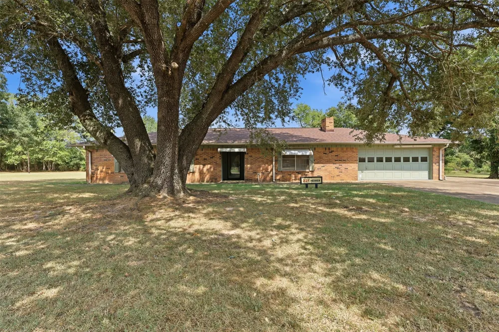 221 County Road 3220 Mt Pleasant, TX 75455