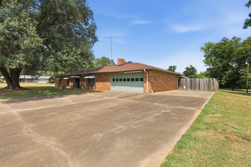 221 County Road 3220 Mt Pleasant, TX 75455