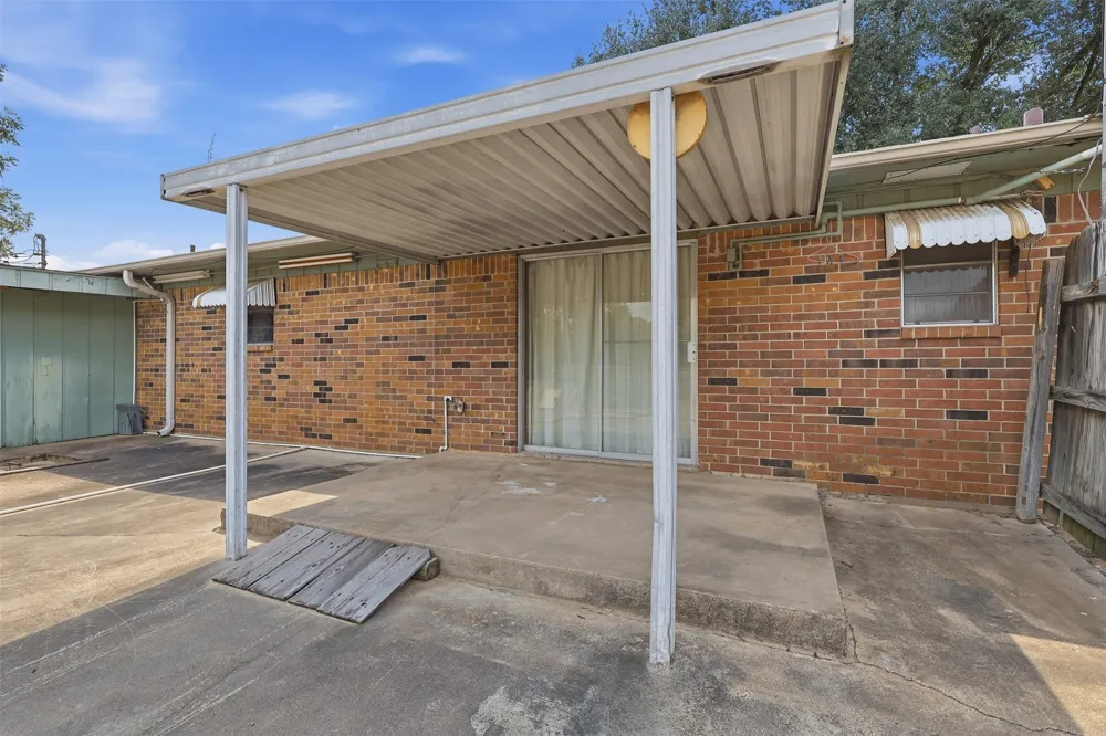 221 County Road 3220 Mt Pleasant, TX 75455
