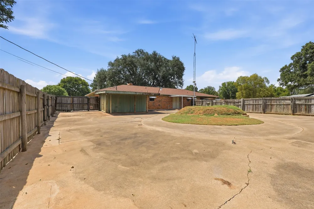 221 County Road 3220 Mt Pleasant, TX 75455