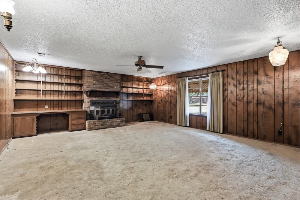 221 County Road 3220 Mt Pleasant, TX 75455